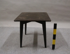 Stolek  1ks Týdenní půjčovné: 200,- Kč